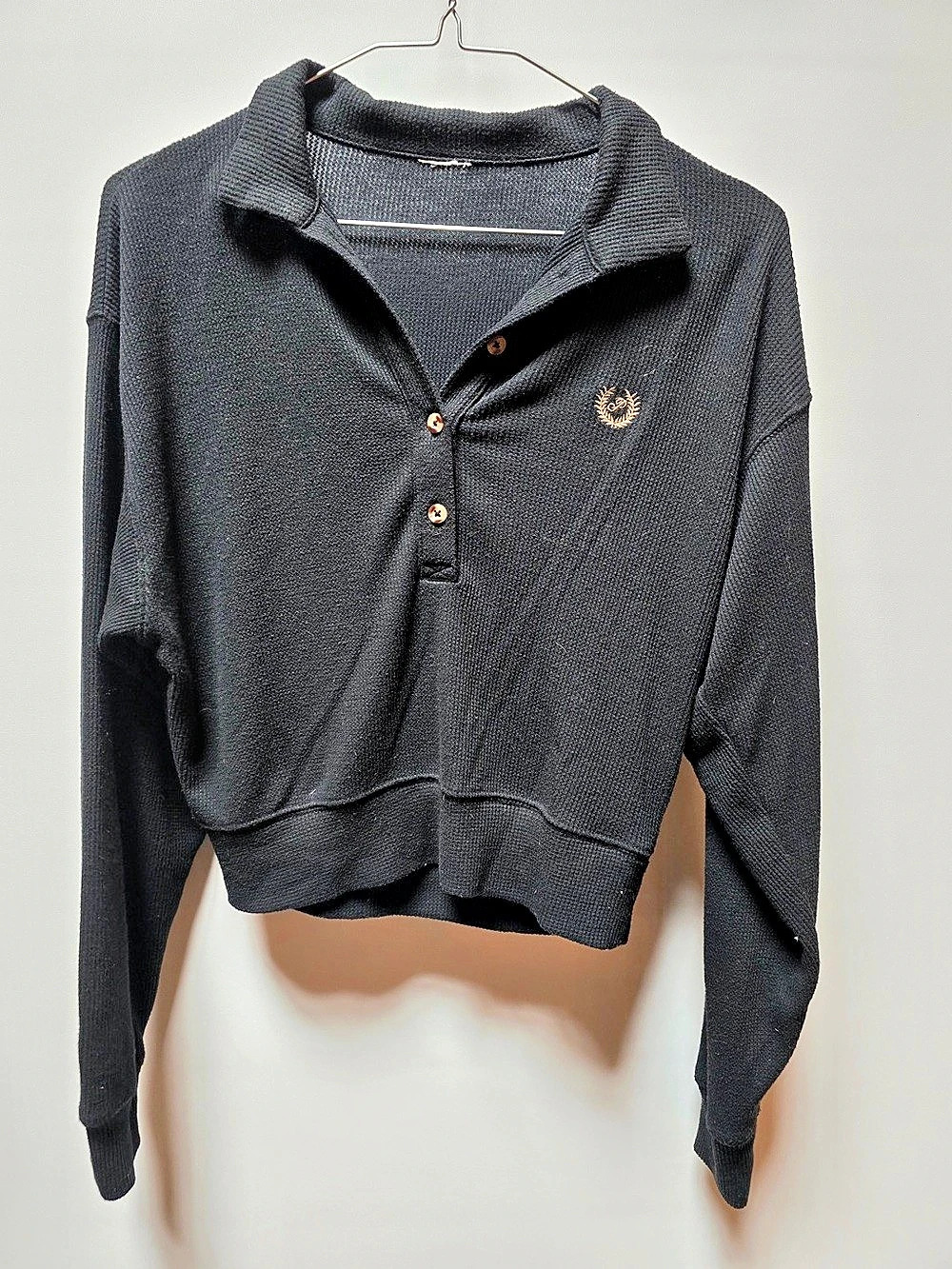 Fred Perry Women’s Textured Long Sleeve Cropped Polo in Black